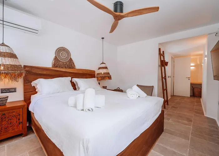 Zina Sunset View St Lazaros 8 Bedrooms فيلة *