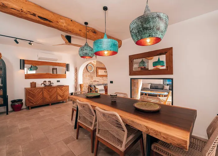 Zina Sunset View St Lazaros 8 Bedrooms فيلة *