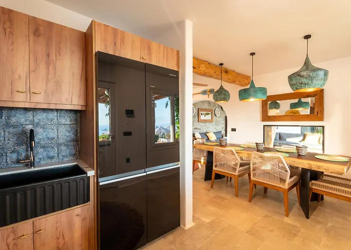 Zina Sunset View St Lazaros 8 Bedrooms فيلة بسارو