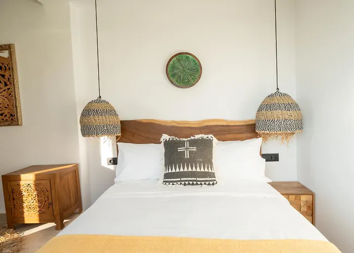 Zina Sunset View St Lazaros 8 Bedrooms فيلة